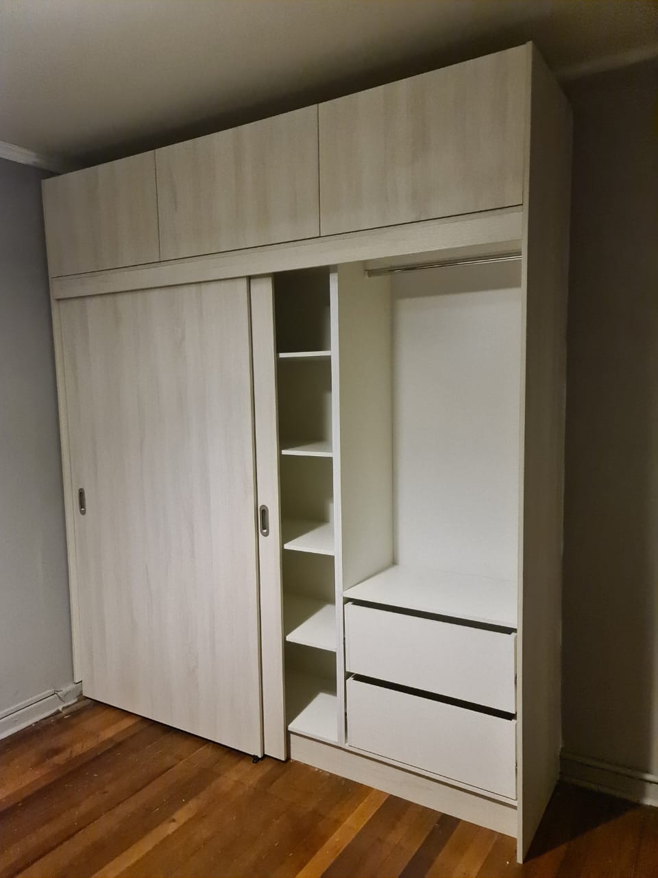 Closet melamina clara puertas correderas interior blanco